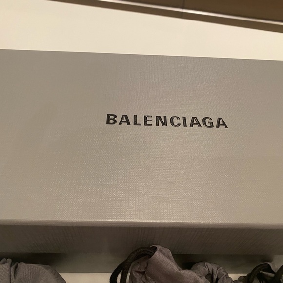 Balenciaga BB Pool Clogs / Slides- Women’s - Picture 6 of 11